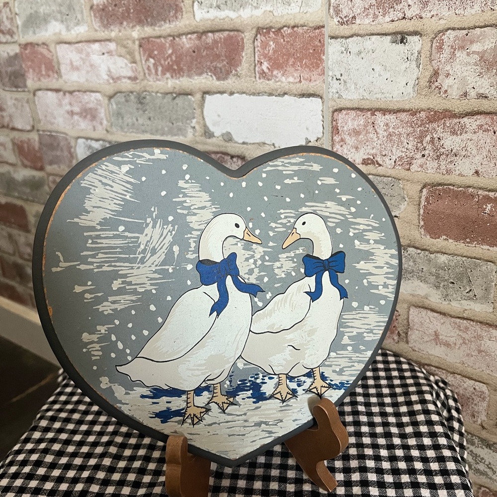 Heart-Shaped Goose Art Decor